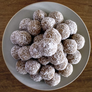 Kokos Mandel Energiekugeln Powerkugeln Energiebällchen Raffaello Style_plantbasedredhead.com