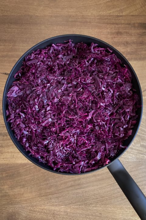 Kartoffelknödel_Kartoffelklösse_Rotkraut_Rotkohl_Blaukraut_Potatoe-Dumplings_Red-Cabbage_Purple Cabbage_Plantbasedredhead