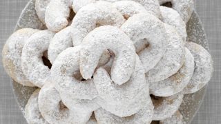Vanillekipferl - Austrian Vanilla Crescent Cookies